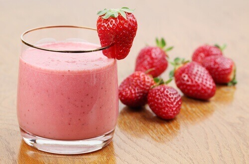 Smoothie z truskawek na trądzik