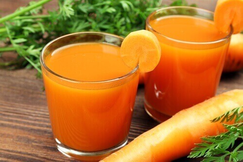 sok z marchwi i pomarańczy na ból głowy