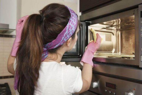 Kuchenka mikrofalowa może powodować nieprzyjemny zapach w kuchni