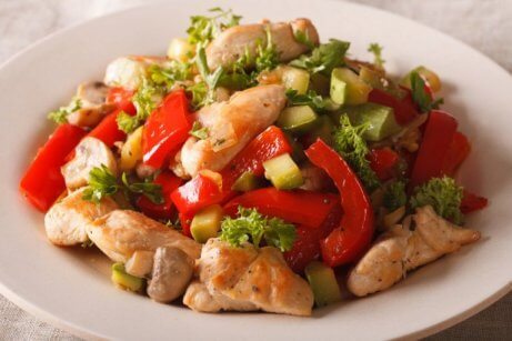 Kurczak z warzywami na zdrowy obiad