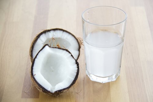 Woda kokosowa ułatwia odchudzanie