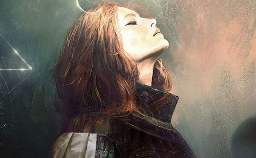 Kobieta z głową do góry