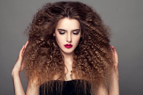 kręcone włosy afro