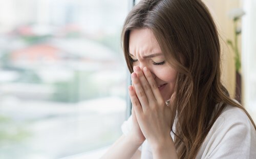 Kobieta kicha, a alergie sezonowe
