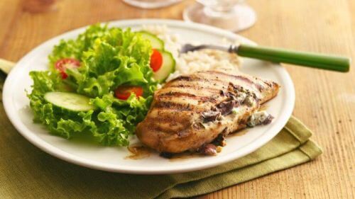 dietetyczne potrawy - pierś grillowana z kurczaka