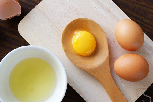 Jajka kurze żółtko białko na jedwabiste włosy