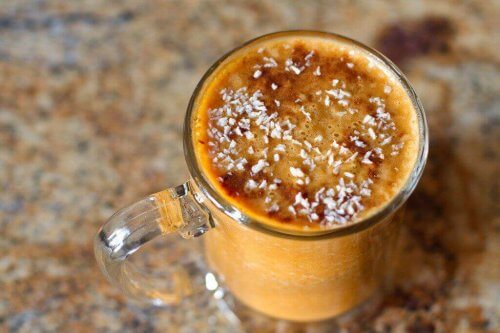 Koktajl z marchwi i mango