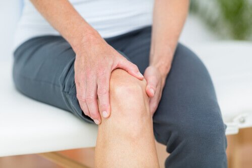 Ból kolana może oznaczać małopłytkowość