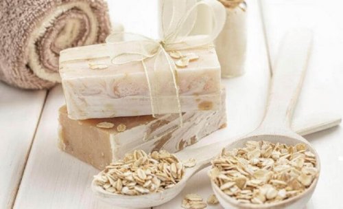 Mydło domowej roboty na bazie owsu i miodu