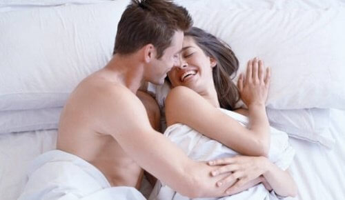 Para w łóżku i udany seks