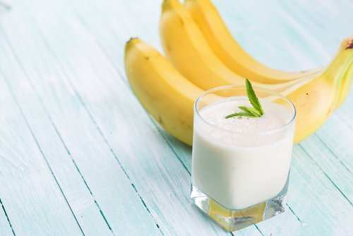 smoothie z banana i masła