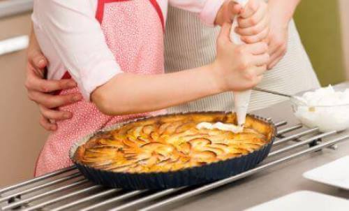 Ciasto jabłkowo-brzoskwiniowe – pyszny deser