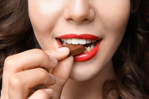Kobieta je czekoladę, czyli jedzenie poprawiające nastrój