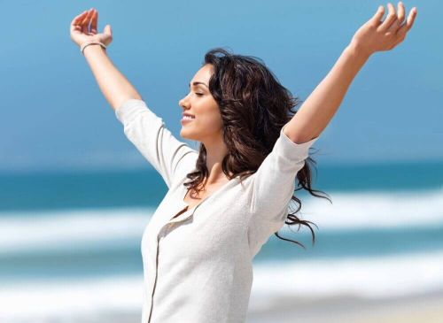 Kobieta pełna energii, poniważ graviola dodaje siły