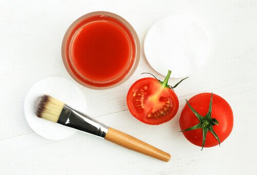 Maseczka na worki pod oczami na bazie pomidora