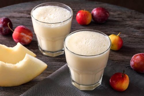 Melon i śliwki - składniki na koktajl