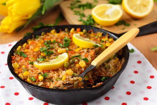 Przepyszna paella – przepis na hiszpańskie danie