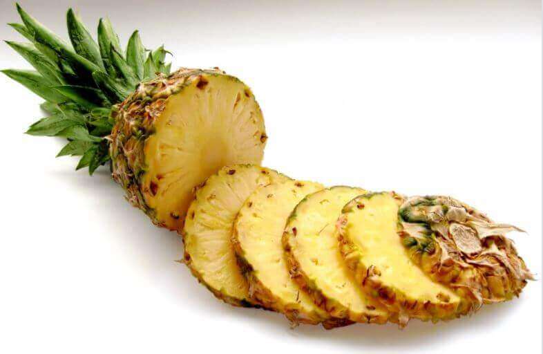 pokrojony ananas na żylaki