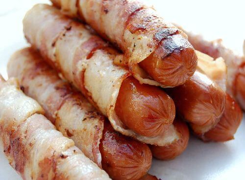 Tłuste potrawy, parówki z boczkiem a dieta