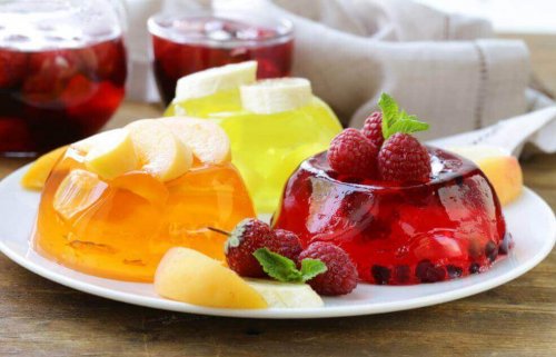 Żelatyna tu rządzi i nic się nie trzęsie – 4 pyszne desery Żelatyna tu rządzi i nic się nie trzęsie – 4 pyszne desery