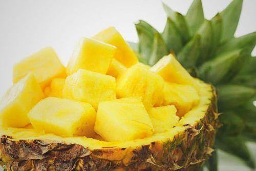 Infekcje dróg moczowych u dziecka można leczyć ananasem.
