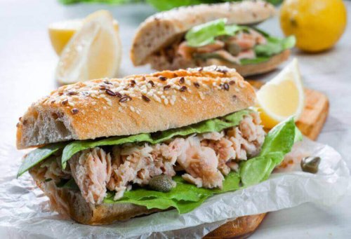 Przygotuj pyszną kanapkę z tuńczykiem