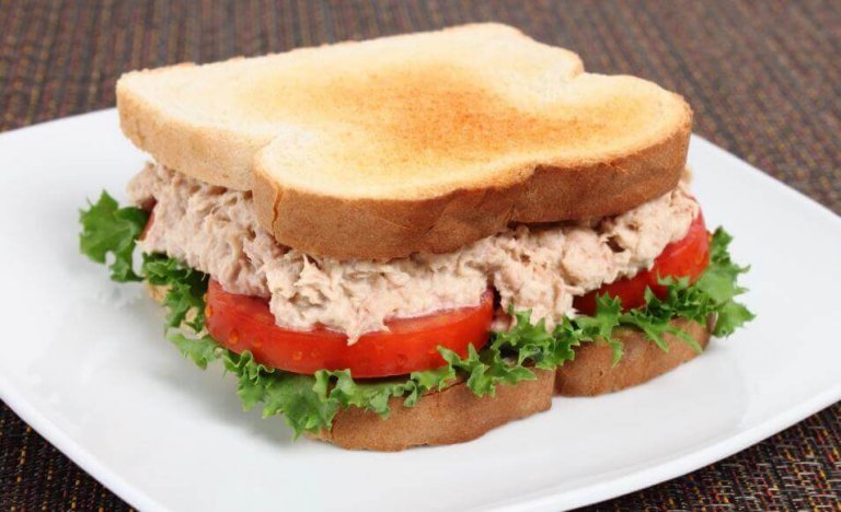 Przepis na kanapkę z tuńczykiem - zdrowa przekąska
