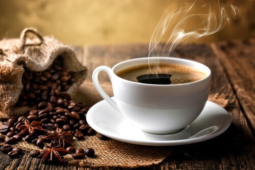 kawa w filiżance - poranny rytuał
