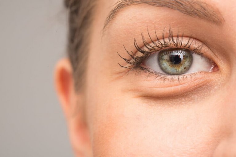 Opuchlizna oczu - 7 możliwych przyczyn