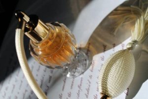 Butelki po perfumach - wykorzystaj je kreatywnie!