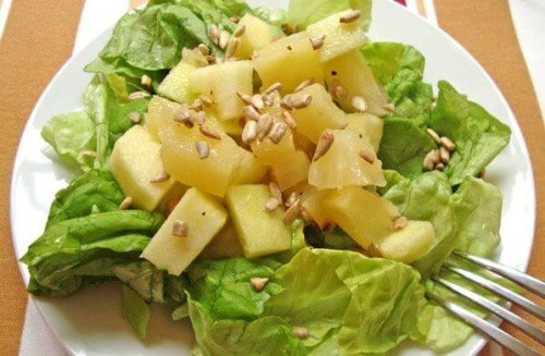 Sałatka z ananasem – idealna na kolację!