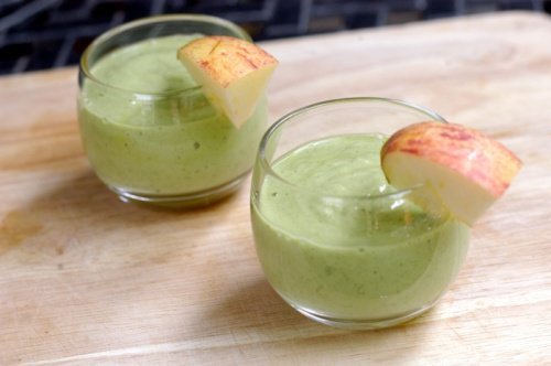 Energizujące smoothie z awokado i jabłkiem to wyjątkowo zdrowy napój.
