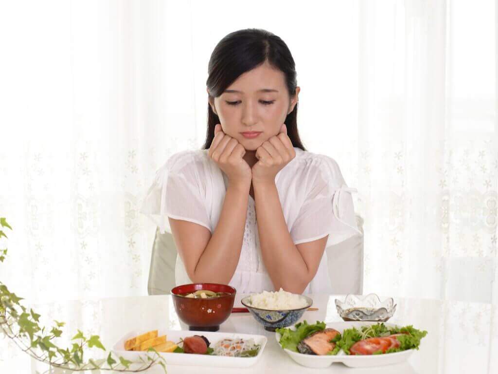 Ile posiłków dziennie - kobieta i jedzenie