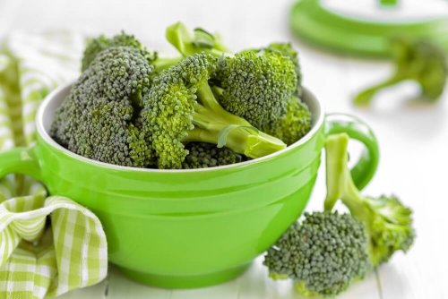 brokuły w zielonej miseczce