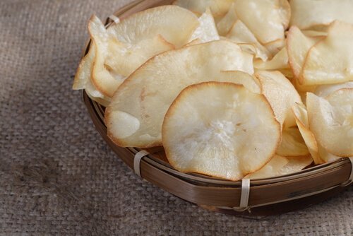 chipsy warzywne z manioku