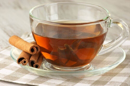 Odchudzająca herbata miodowo-cynamonowa rozgrzeje Cię w chłodne wieczory.