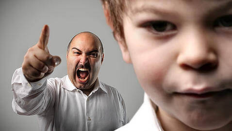 Krzyk ojca na dziecko