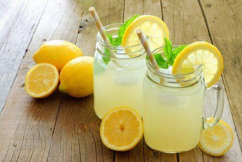 Lemoniada – 8 korzyści z regularnego picia
