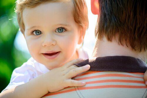 Niemowlę na rękach