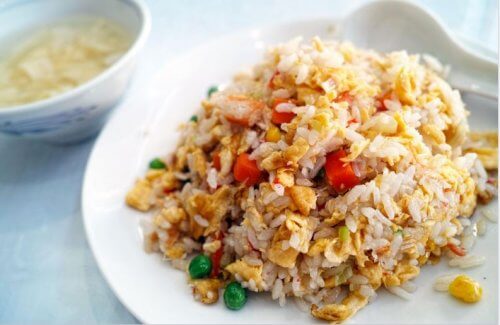 potrawa z chińskiego ryżu