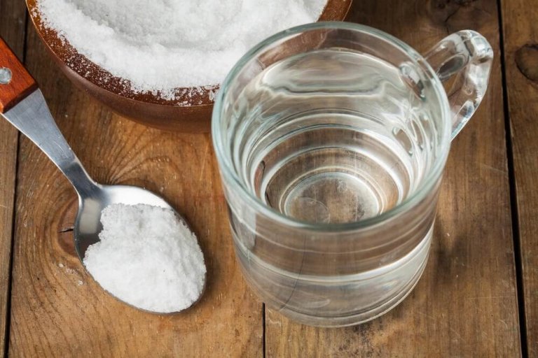 Zalety sody oczyszczonej i wody - sposób na gardło
