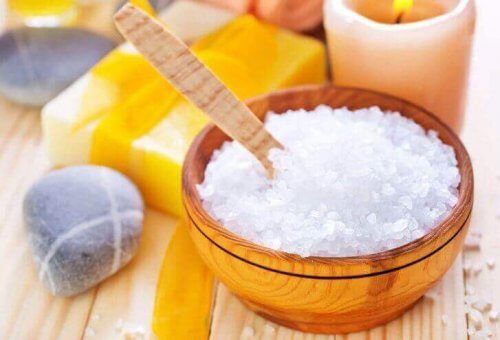 Sól morska – doskonały produkt na przetłuszczające się włosy