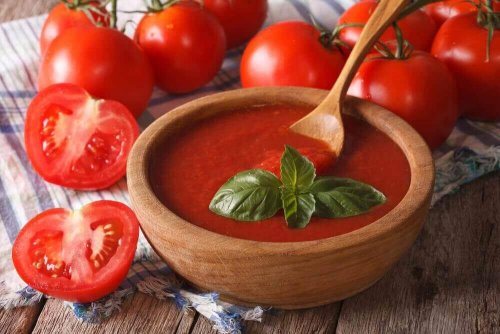 Sos pomidorowy domowej roboty – dlaczego powinieneś jeść go każdego dnia