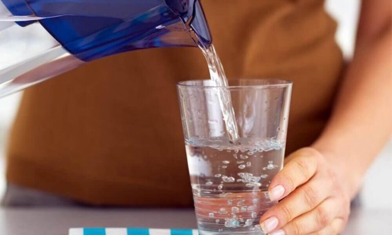 Szklanka wody może zwalczyć senność