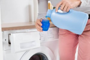 Domowy płyn do zmiękczania tkanin: nietoksyczny i tani!