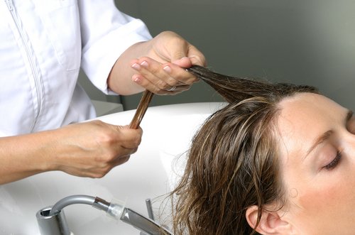 Objętość włosów- masaż skóry głowy