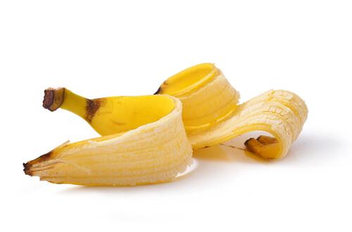 Skórka z banana na brodawki