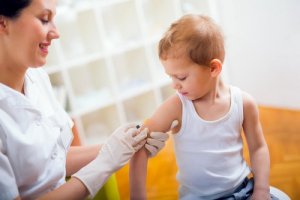 Zapalenie opon mózgowych u dzieci – nie ignoruj tych objawów