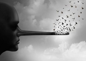 Jak rozpoznać czy ktoś kłamie? 10 sposobów!