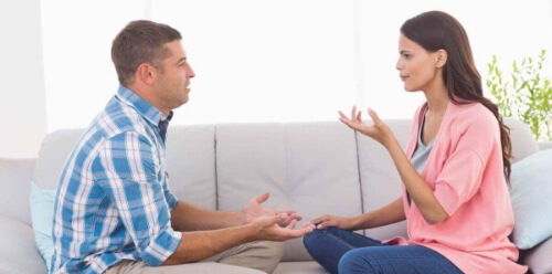 Zwracaj uwagę na to, gdzie patrzy Twój rozmówca.